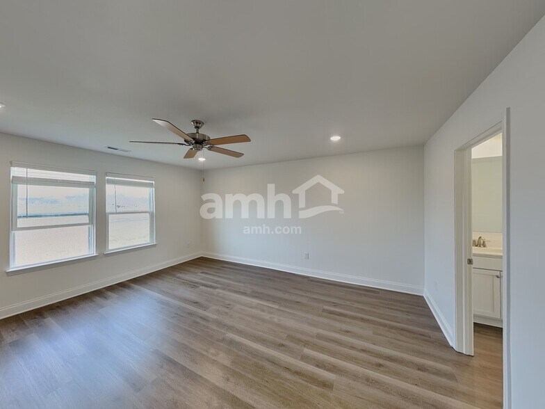 Building Photo - 9034 Henley Ave