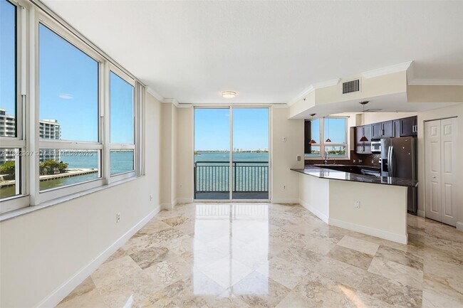 Building Photo - 2000 N Bayshore Dr