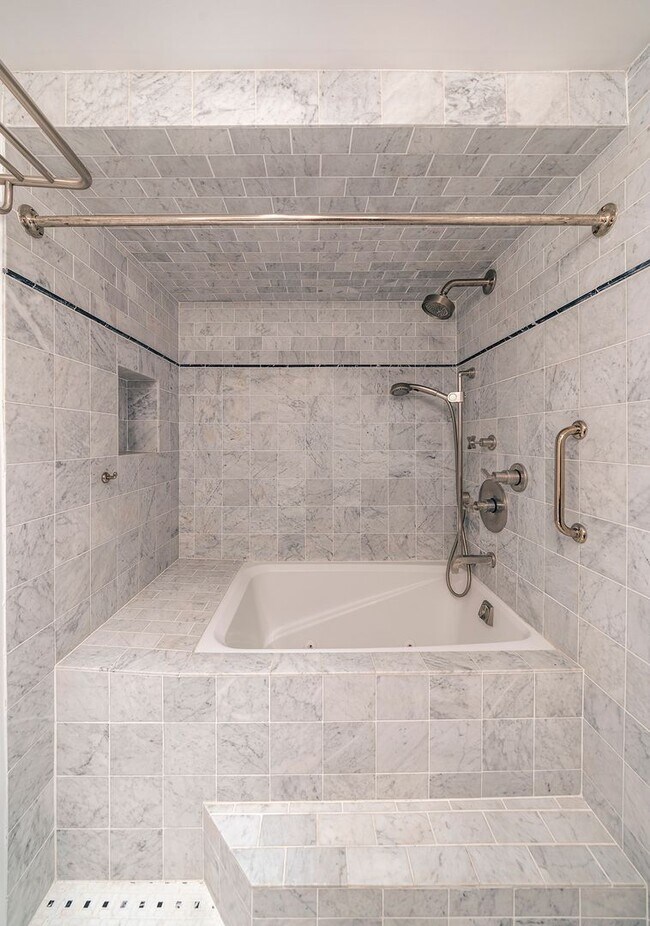 Building Photo - Warm & Inviting Manhattan Beach Rental Home!