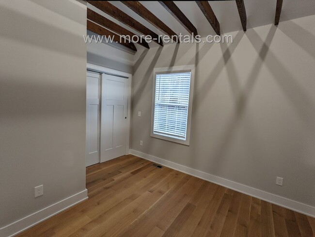 Building Photo - Beautifully renovated 2 bdr 2 ba house