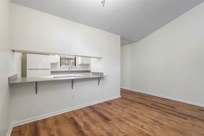 Building Photo - 2556 Panther Creek Rd