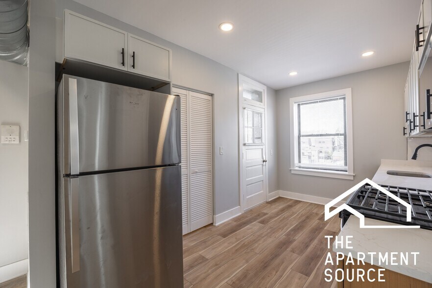 Building Photo - 6148 N Francisco Ave