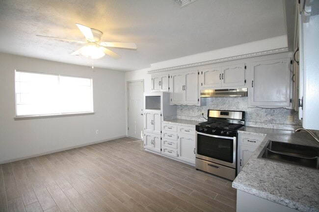 Building Photo - Adorable 3 bed in Midwest City