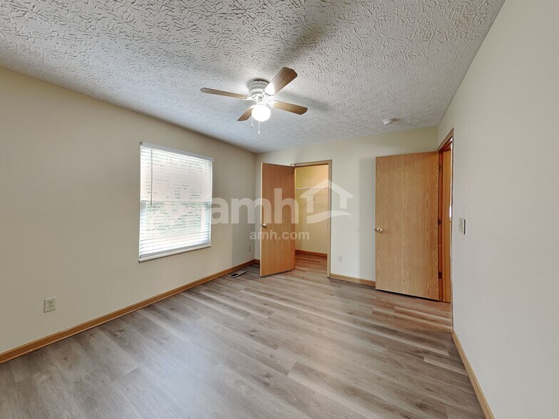 Building Photo - 5896 Oreily Dr