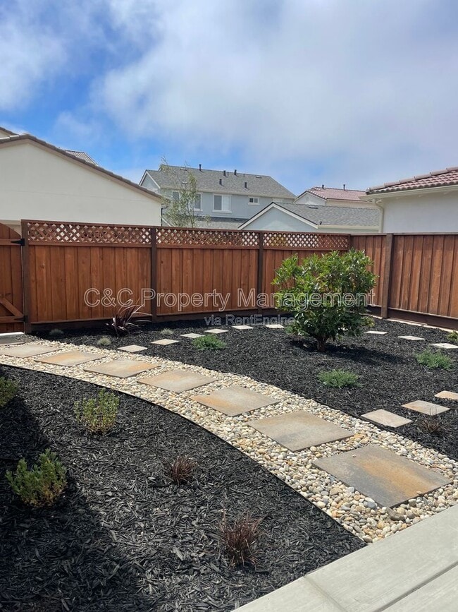 Building Photo - 476 Lassen Wy