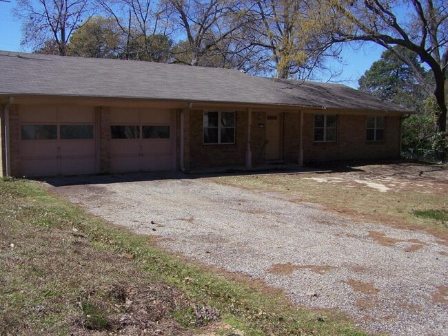 Building Photo - 2011 Tryon Rd