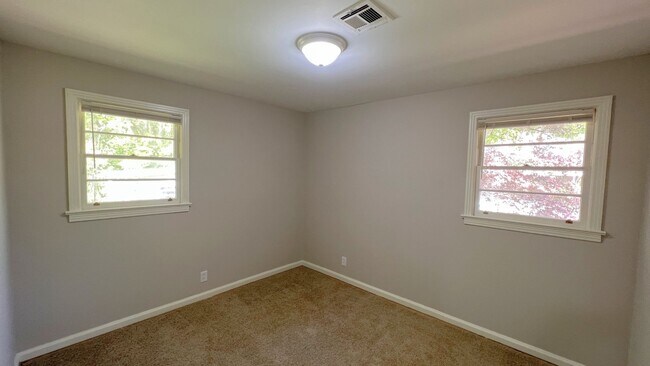 Building Photo - 3-Bedroom with so much to offer !