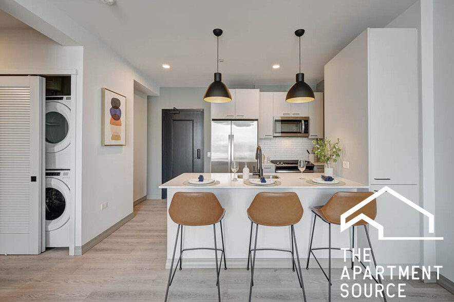 Building Photo - 2155 N Elston Ave