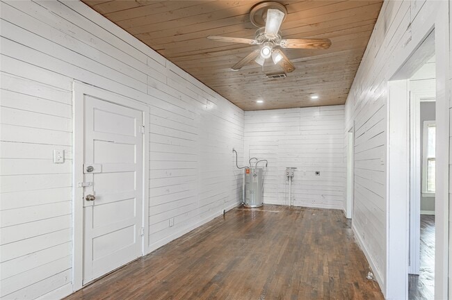 Building Photo - 703 Avenue J