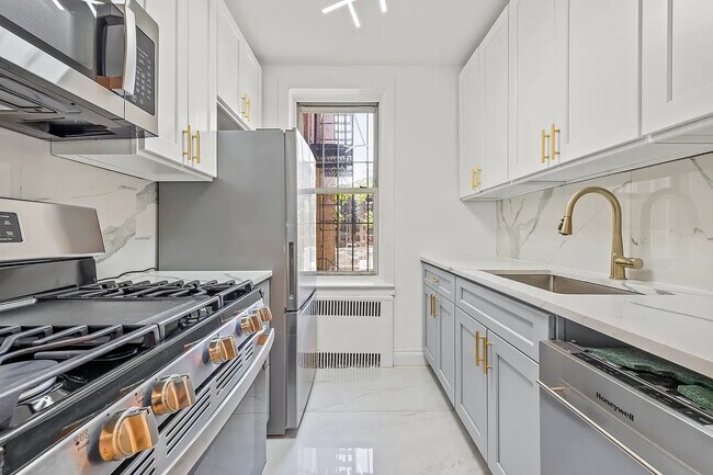 Building Photo - 124-16 84th Rd