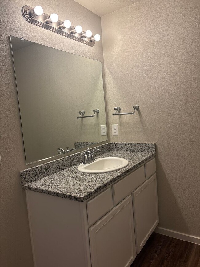 Building Photo - Half off the 1st month's rent!!