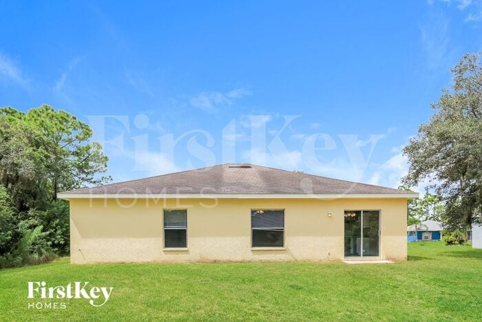 Building Photo - 2728 Parrot St