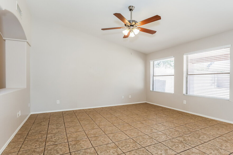 Building Photo - 6115 W Park View Ln