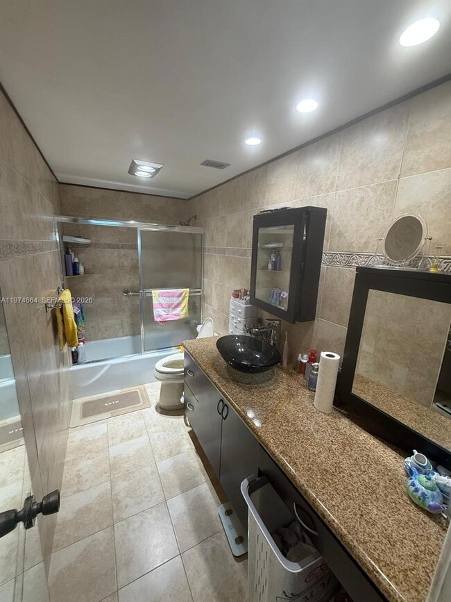 Building Photo - 300 Bayview Dr