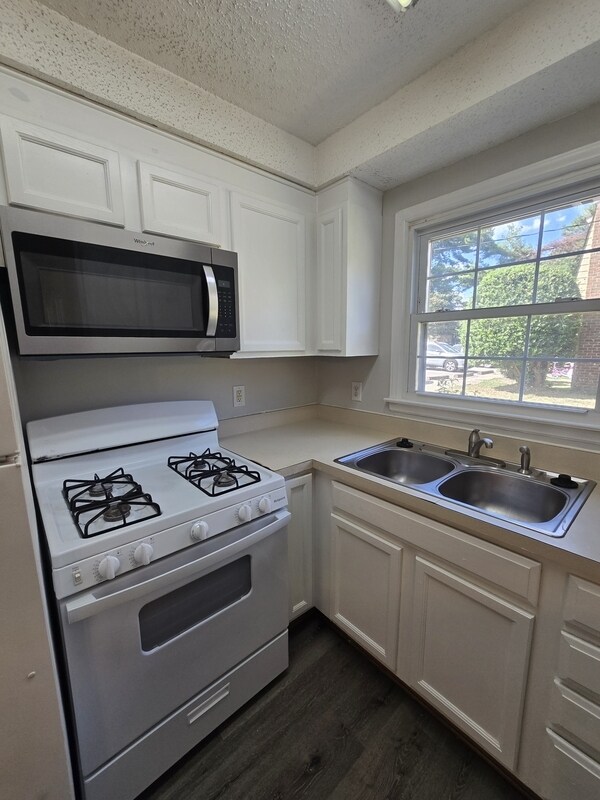 Building Photo - 4812 Blue Bird Ct