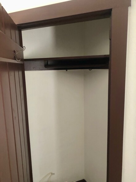 Building Photo - 1206 E Main St