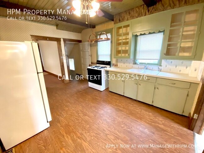 Building Photo - 837 Parkview St NE