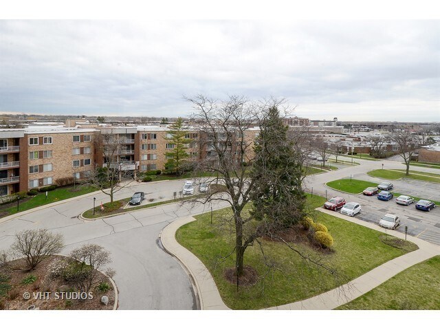 Building Photo - 225 S Rohlwing Rd