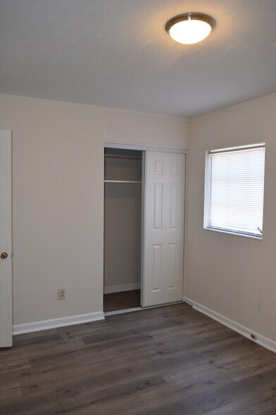 Building Photo - 8114 Meadowglen Dr