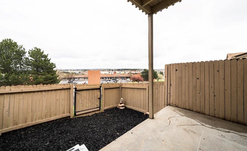 Building Photo - 6829 Overland Dr
