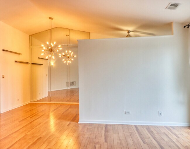 Building Photo - 1735 Chesapeake Ln