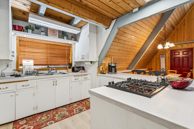 Building Photo - 563 Beechnut Dr