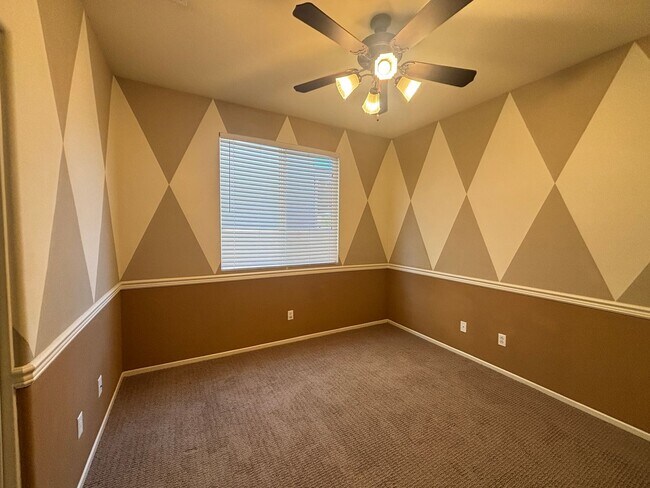 Building Photo - Upgraded West Lancaster Home