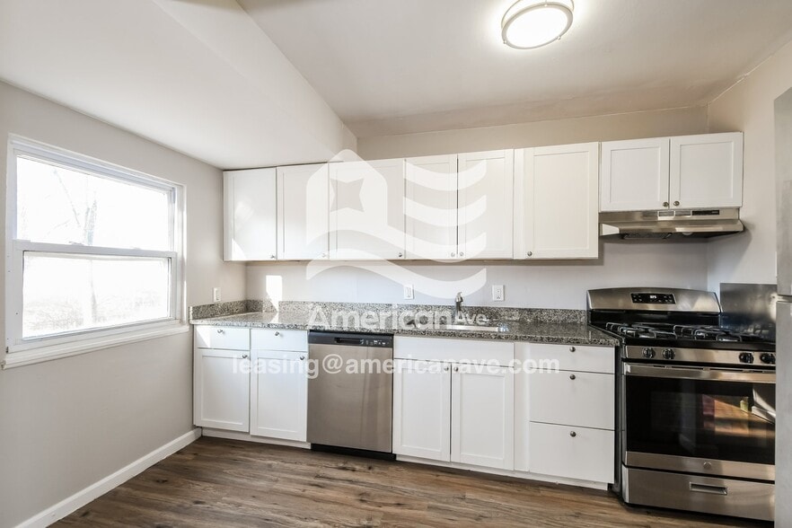 Building Photo - 142 Monteith Cir