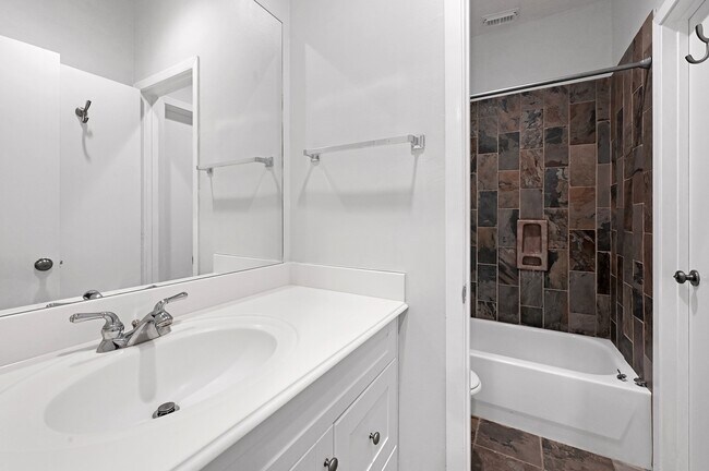 Building Photo - 5416 Kiam St
