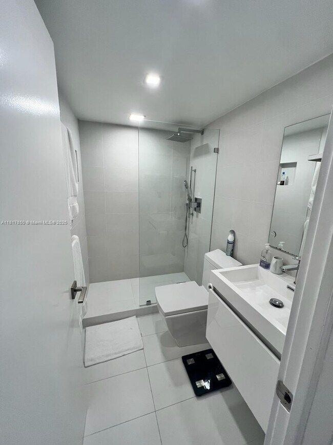 Building Photo - 800 Claughton Island Dr