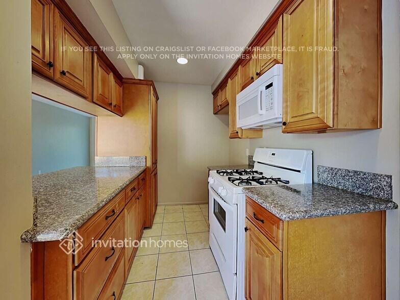 Building Photo - 1974 Glenoaks Ave