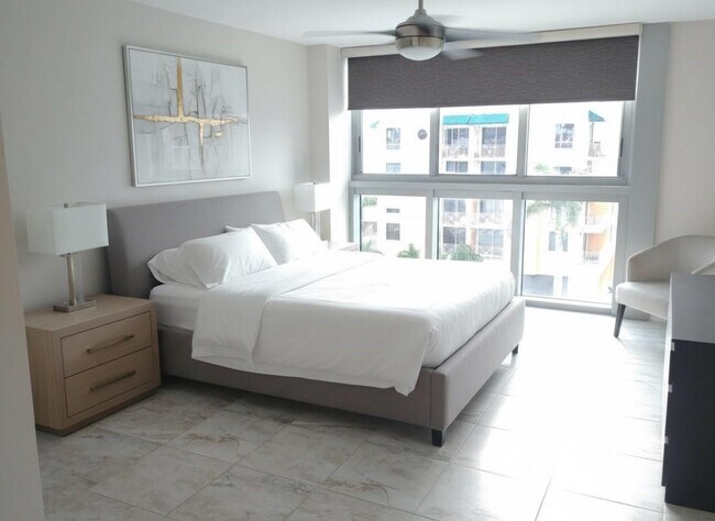 Building Photo - 2655 Collins Ave