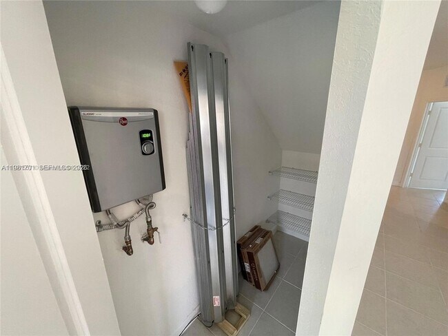 Building Photo - 969 NE 211th St