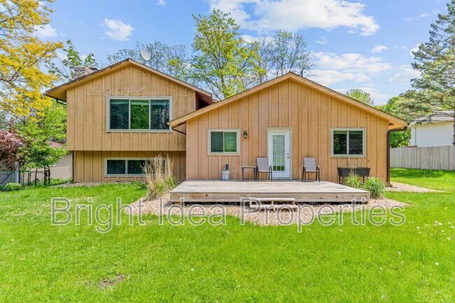 Building Photo - 1716 Evergreen Dr