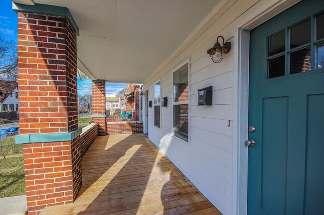 Building Photo - Stylish 2BR Retreat in Vibrant Highland Park Neighborhood!