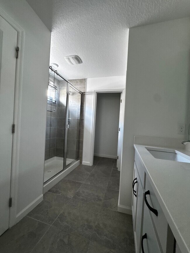 Building Photo - Spacios 4 Bedroom Home for Rent in Orlando - Available NOW!