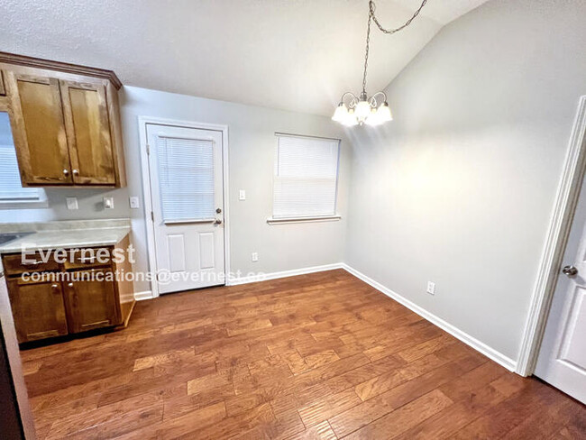 Building Photo - 112 Burdine St