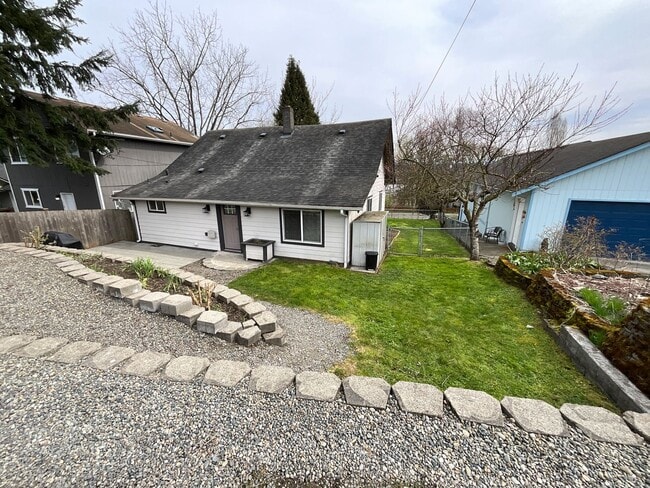 Building Photo - 3 Bedroom Home with Beautiful Upgrades in Everett