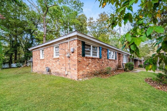 Building Photo - $1250! 3Bed/1Bath in Center Point! Available now!