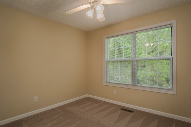 Building Photo - 34 Sugar Creek Dr