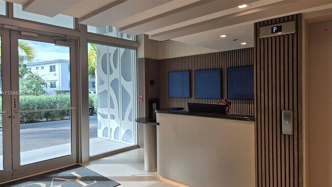 Building Photo - 9261 E Bay Harbor Dr