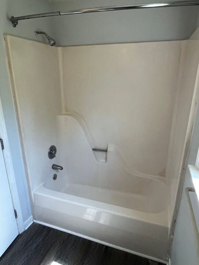 Building Photo - 1st Floor 2 Bed, 1 Bath Condo in Concord