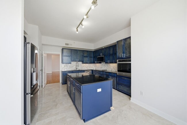 Building Photo - 3333 Allen Pkwy