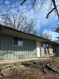 Building Photo - Cozy duplex minutes away from Gunbarrel Rd...