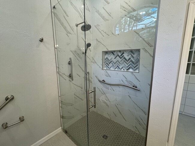 Building Photo - Stunning 3/2 in Haile