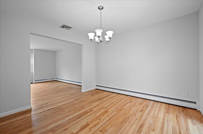 Building Photo - Croton On Hudon 4-Bedroom 2.5-Bathroom Home