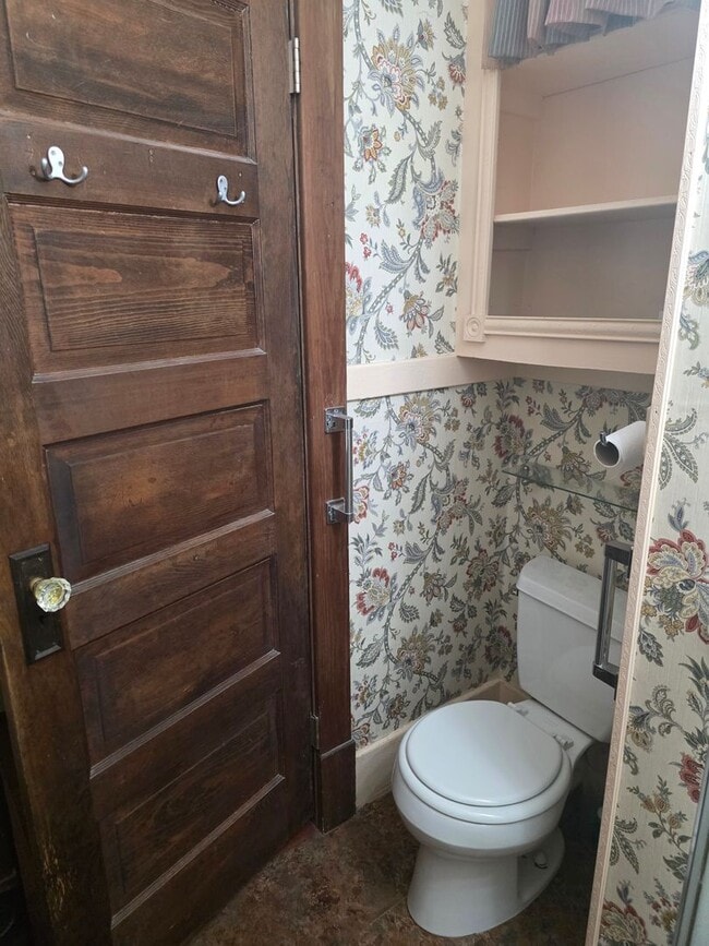 Building Photo - 3-Bedroom, 1-Bathroom Home with Basement & Garage – $1,375/Month | Accepting Section 8