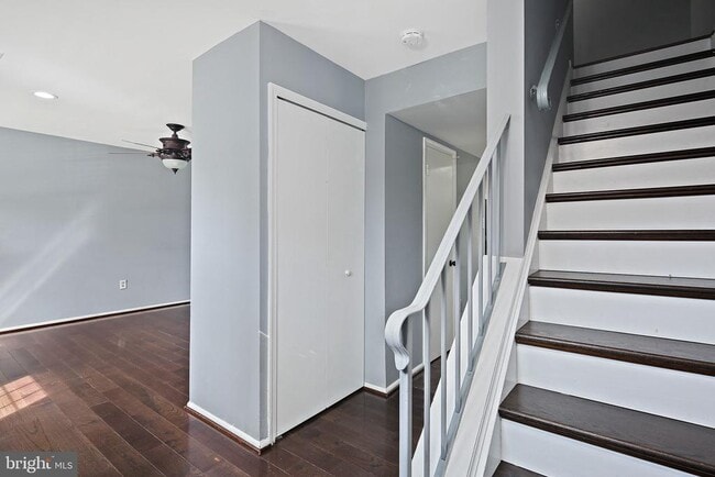 Building Photo - 18 Chantilly Ct