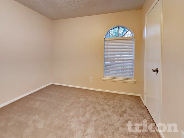 Building Photo - 19638 Southaven Dr