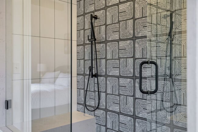 Building Photo - 594 Lake Haven Dr